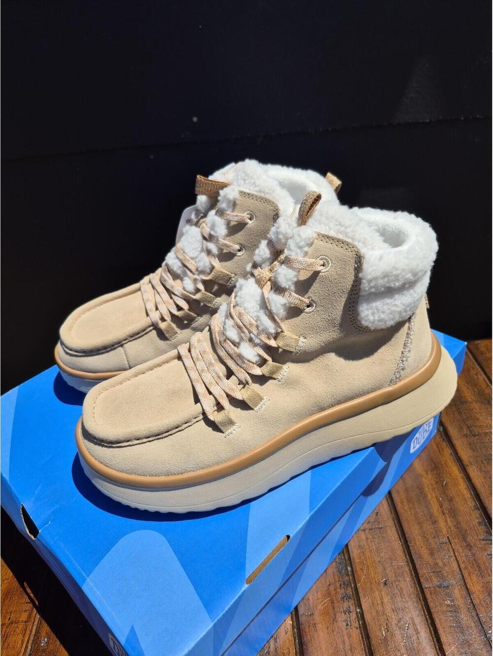 Hey Dude Wendy Peak Apres Suede Cozy Size 9.0 Medium In Sand Beige Boots Bootie